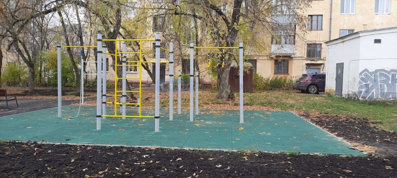Спортивная площадка с турниками 3